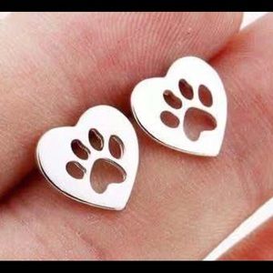 Silver tone pet paw 🐾 pierced earrings. Cat. Dog.